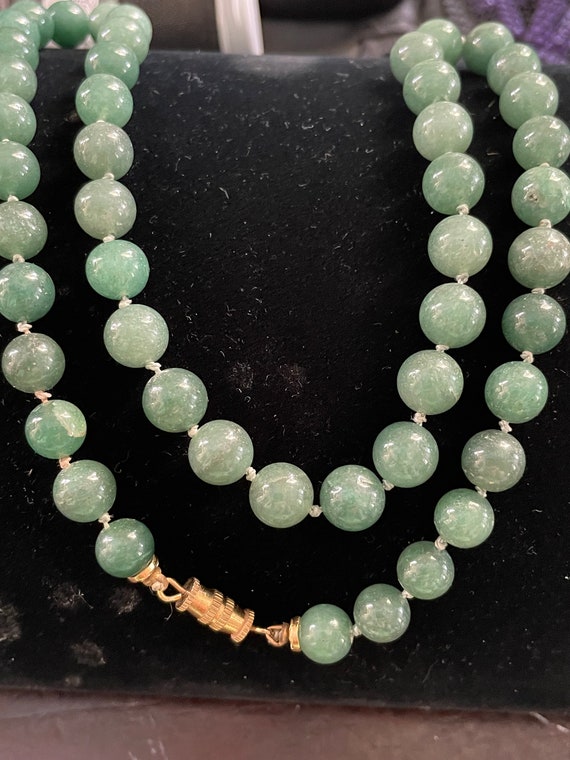 Vintage Adventurine jade green beaded necklace cir
