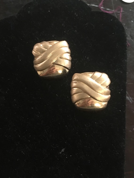 14kt gold earrings pierced form circa 1980