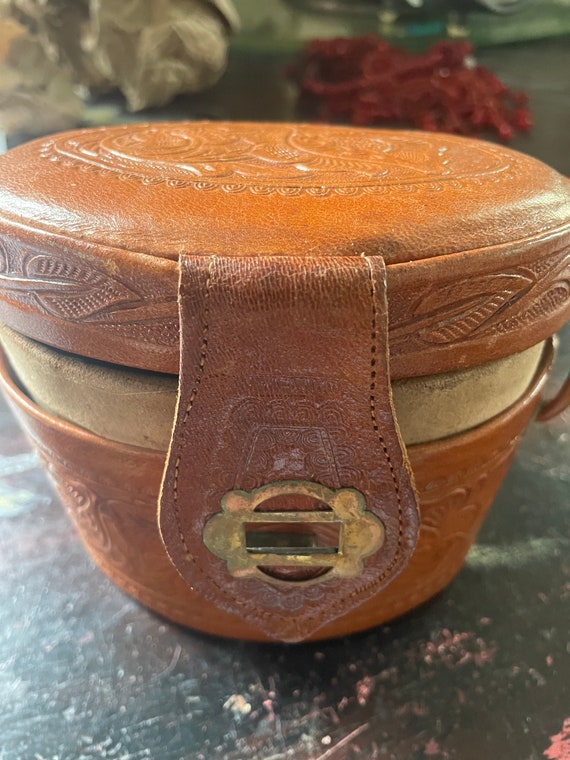 Hand tooled leather oval box purse circa 1940s - image 8