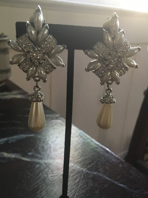 Pearl and rhinestone clip on earrings circa 1980s… - image 6