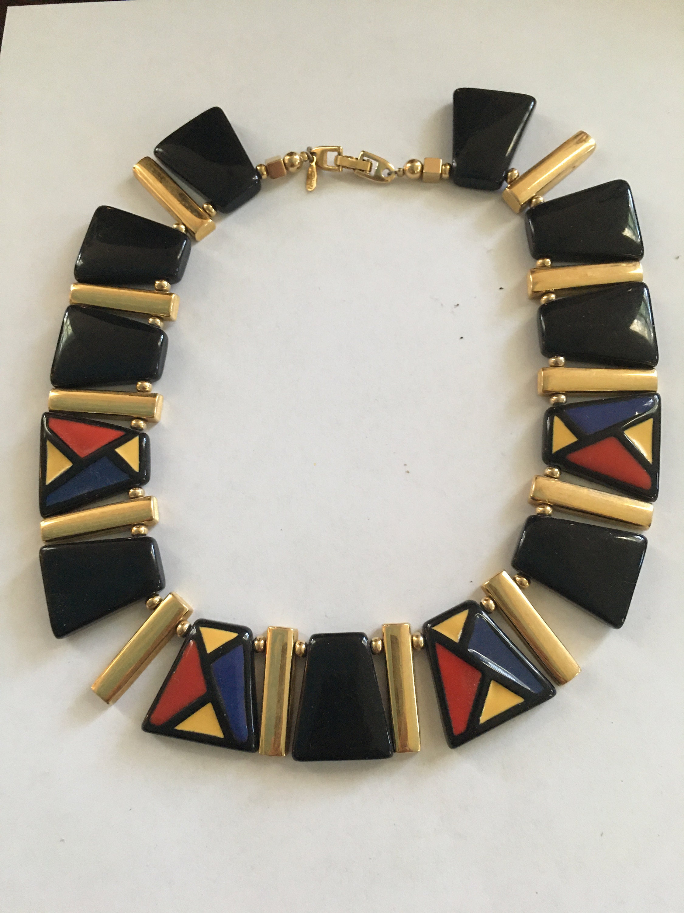 Napier Necklace Circa 1970s in Thermoset or Lucite Plastic