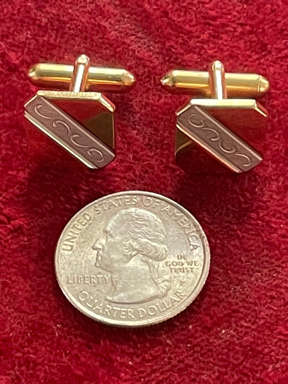 Pair of golden silver metal Art Deco cufflinks, ci