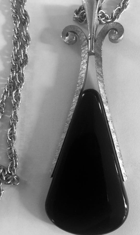 Avon modernist,mod pendant in silver with plastic… - image 3