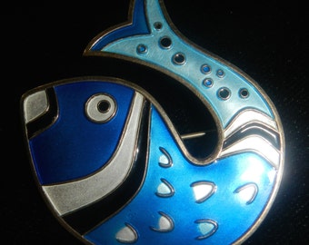 A David Andersen Norway  fish pin in sterling enamel in white and blues