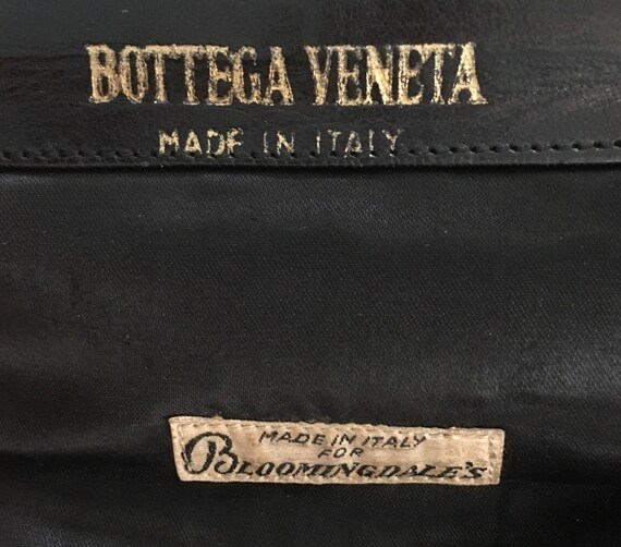 Bottega Veneta clutch purse in black leather circ… - image 2
