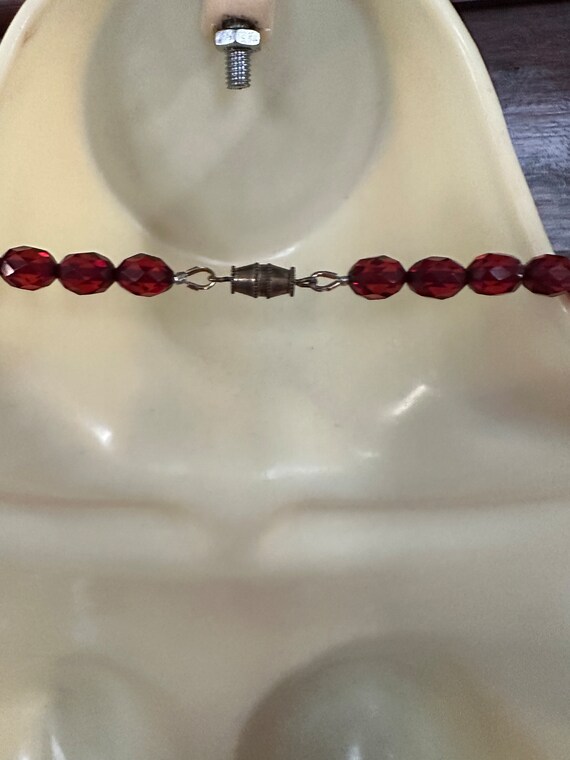 A graduated faceted bakelite cherry red beaded ne… - image 9