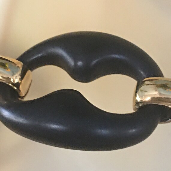 Black thermoplastic big  link 1960s necklace and … - image 9