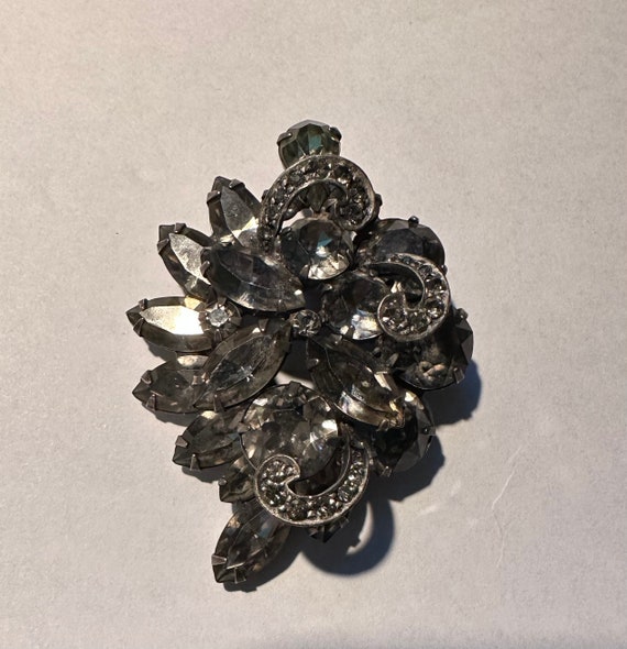 Smokey topaz rhinestone Weiss brooch circa 1960 - image 2