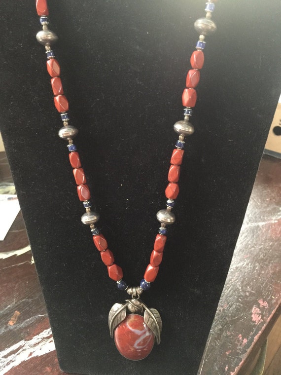 A southwestern indigenous necklace in cornelian,La