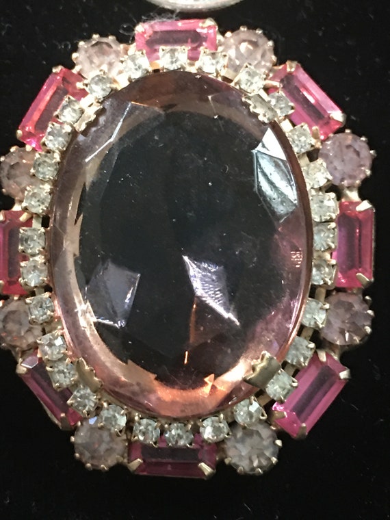 Rose pink, clear, and peach rhinestone brooch, ci… - image 2