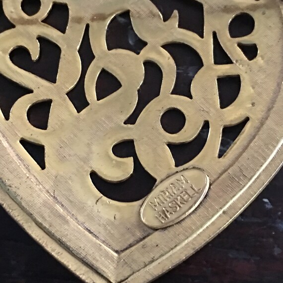 Miriam Haskell heart pin circa 1960s in goldtone - image 5