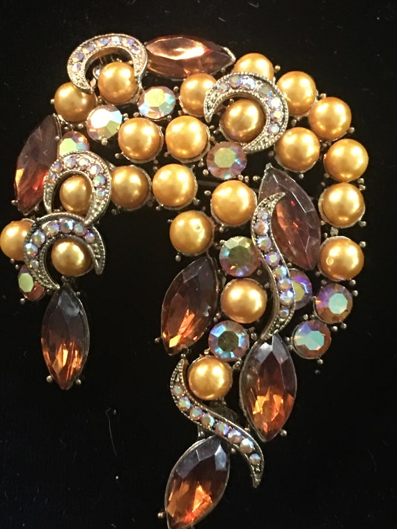 Iridescent and pearl brooch, pin circa 1950s - image 2