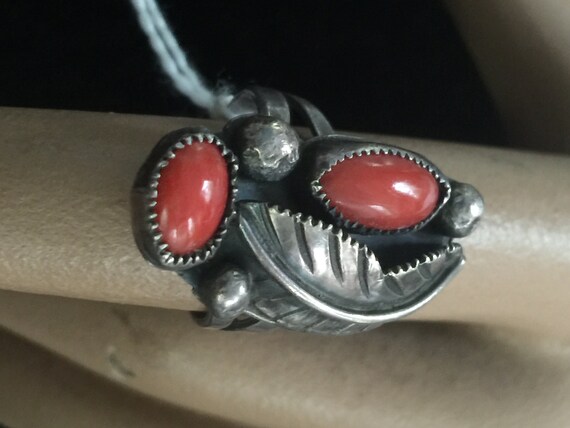 a ladies ring in silver and coral,southwestern,ci… - image 2