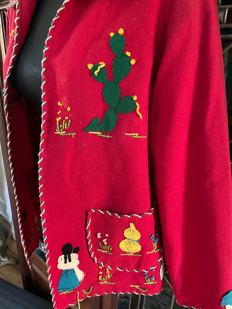 Red cut and embroidered Mexico souvenir jacket in wool and felt circa 1940