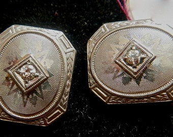 Art Deco cufflinks in 14kt gold heave and platinum plate with diamond. circa 1910 to 1920s