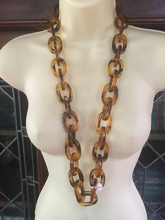 Lucite/plastic 1980s chain necklace and hoop sprin