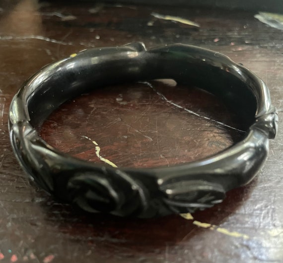 Black bakelite, heavy carved 1/2 in. bracelet in … - image 4