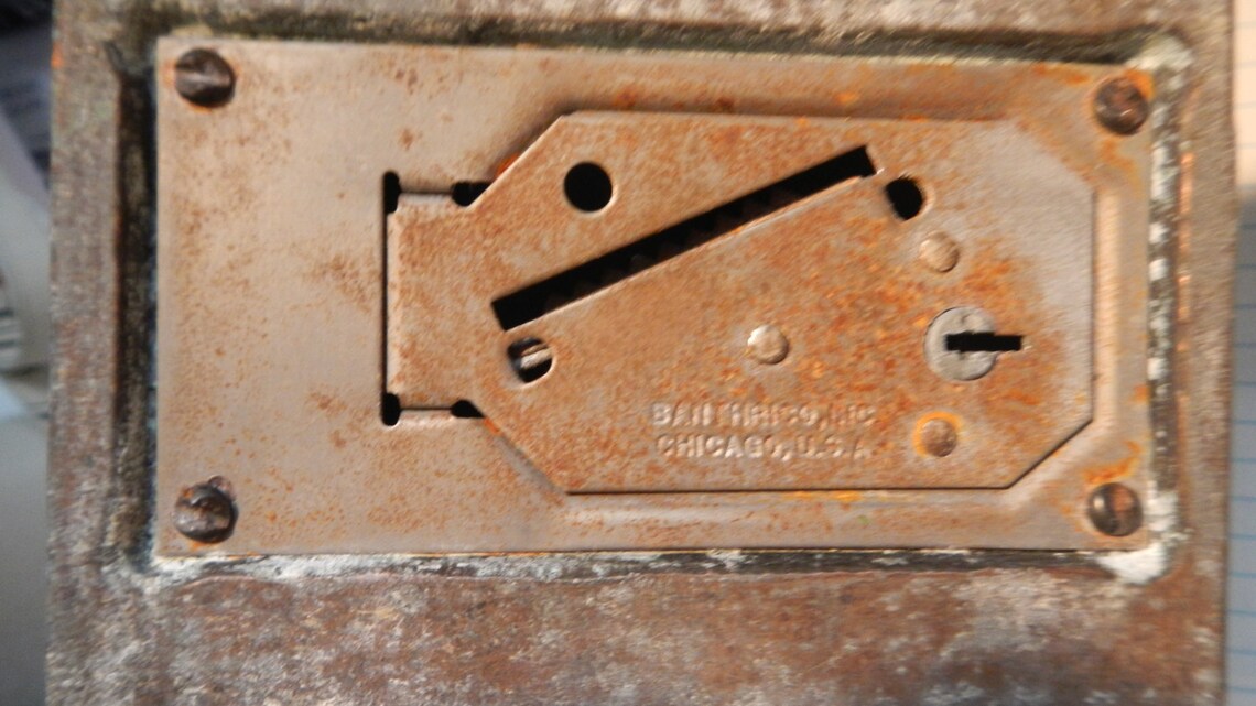 Lamar Life insurance Co .Jackson Ms. pot metal bank Lamar Life insurance Co .Jackson Ms. pot metal bank