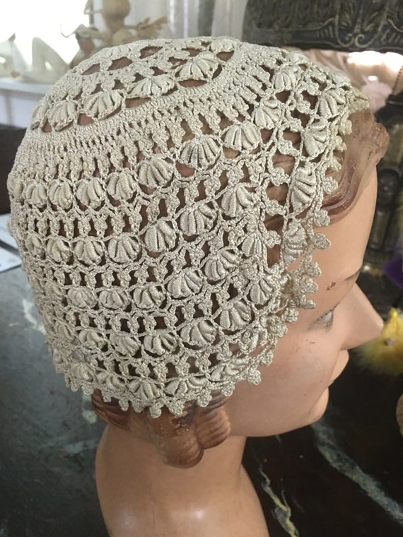 Beige shell crochet cap, hat in silk circa 1900 w… - image 5