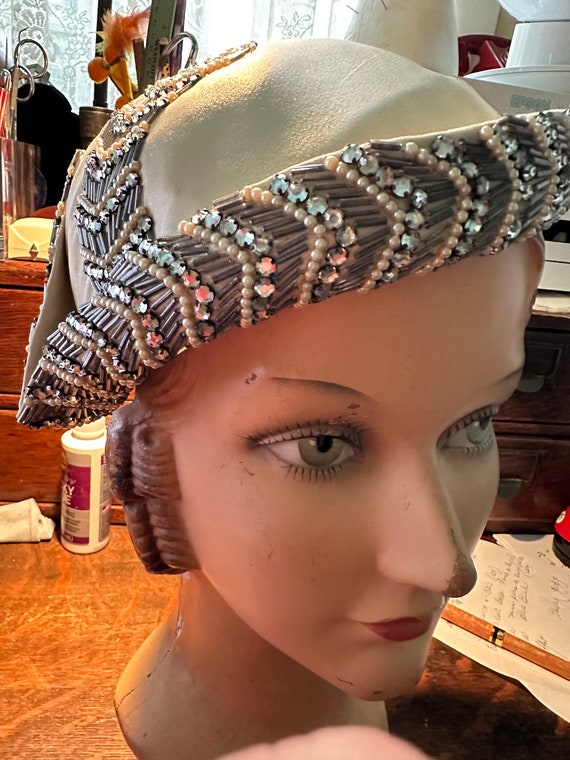 Mid 1950s Godchaux NOLa millinery hat in candleli… - image 2