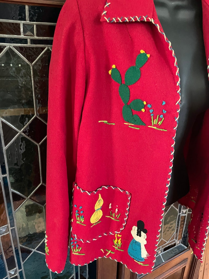Red cut and embroidered Mexico souvenir jacket in wool and felt circa 1940