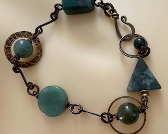 Honica Brutalist bracelet in moss agate and jade with handwrought brass antiqued metal circa 1990,Canada