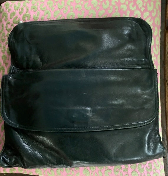 Bottega Veneta clutch purse in black leather circ… - image 4