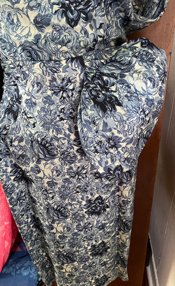 All silk 1950s wiggle, pencil dress in blue flora… - image 6