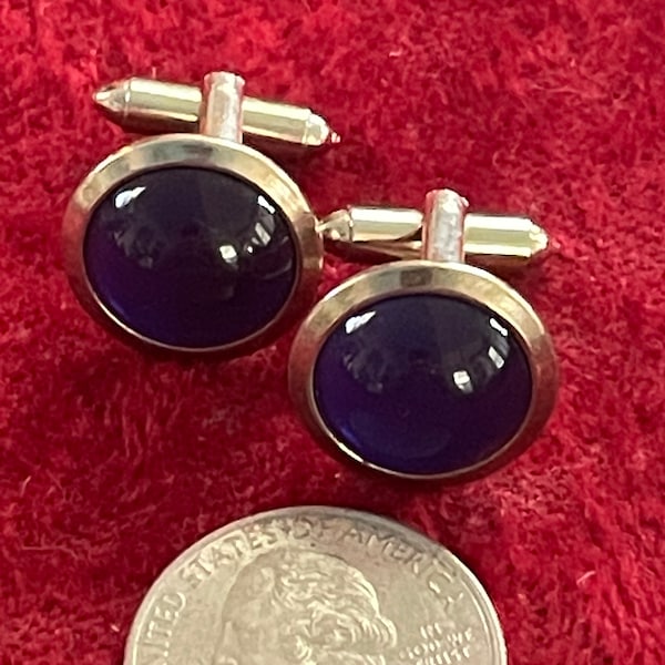 Sapphire blue cabochon gold metal cufflinks, circa 1940s,late