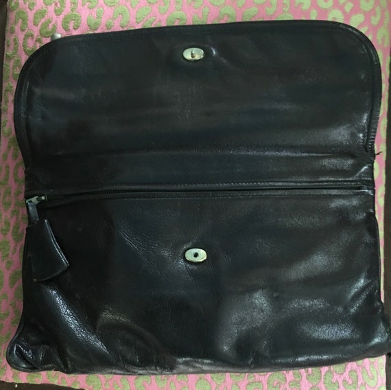 Bottega Veneta clutch purse in black leather circ… - image 3