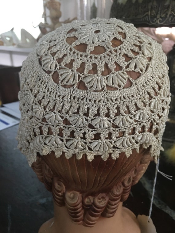 Beige shell crochet cap, hat in silk circa 1900 w… - image 2