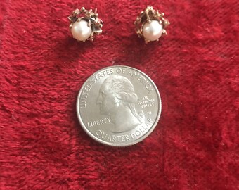 Pearl and 14K gold stud pierced earrings circa 1960,marked 14K UJ