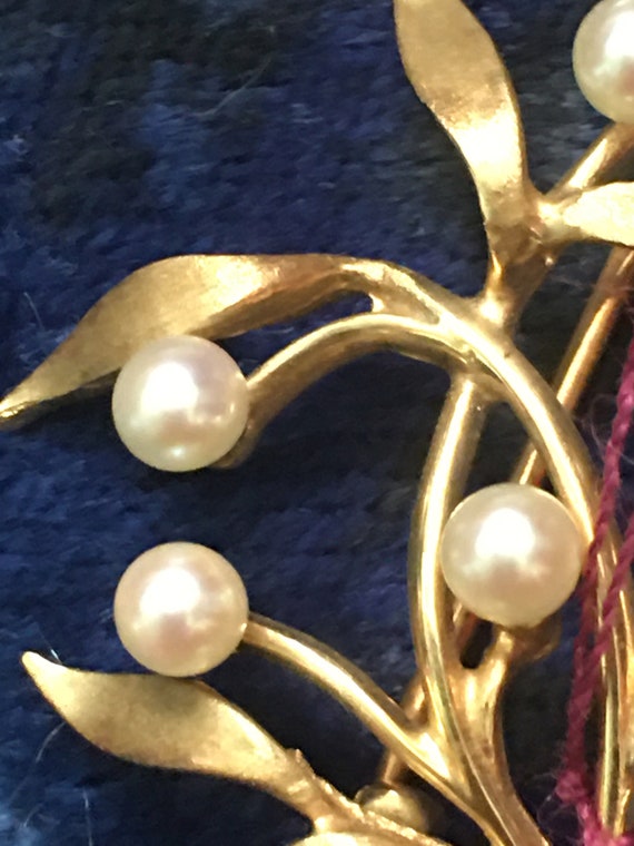 Pearl and 14kt gold brooch, pin circa 1940 in flo… - image 4