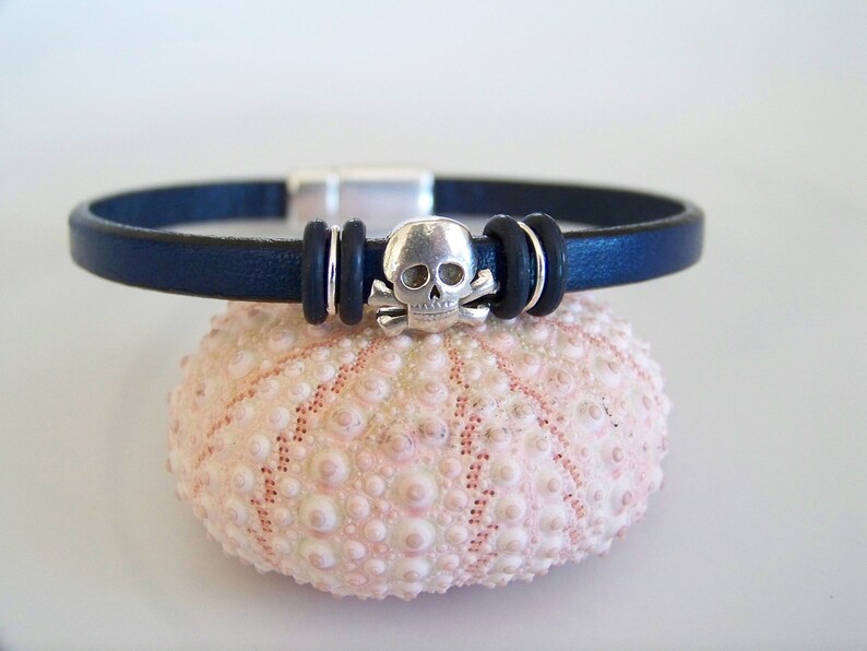Leather Skull and Crossbone Focal Bracelet Item R6294 - Etsy