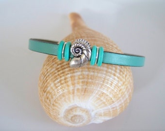 Turquoise Leather Nautilus Seashell Focal Bracelet - Item R3004