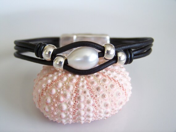 Items similar to Black Leather Cord Freshwater Pearl Bracelet- R6022 on ...