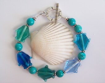 Blue Green Lampwork Fish and Turquoise Gemstone Beaded Bracelet - Item B0435