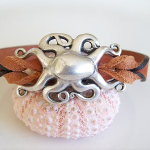 Octopus Focal Twisted Leather Bracelet - Item R8781