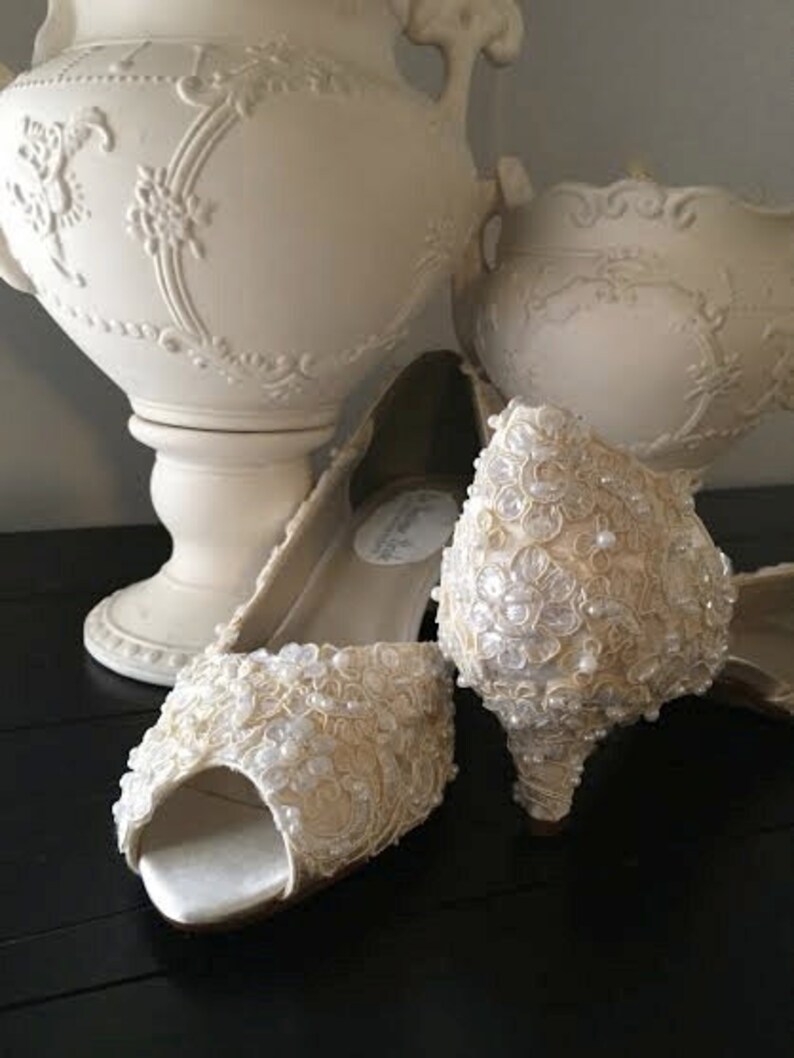 ivory peep toe pump