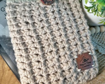 Crochet Kindle Paperwhite Sleeve | Soft Protective Case | Handmade Kindle Cover | Neutral Boho E-Reader Pouch | Oatmeal | Light tan