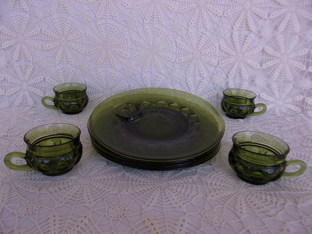 Kings Crown, Snack Plates With Cups, Set of 4 Plates and 4 Cups
