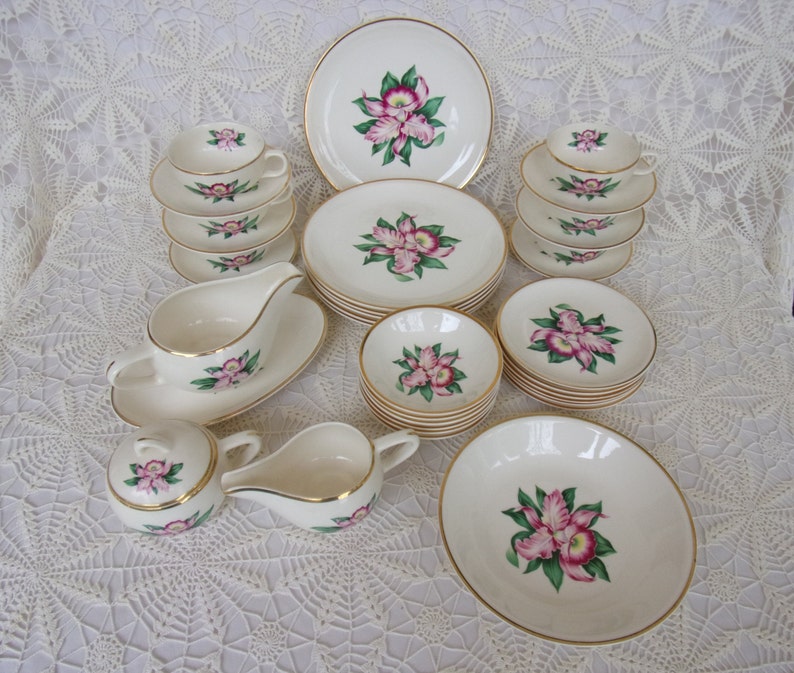 FREE SHIPPING Excellent Condition Set 36 Pc Modern Orchid Pattern Dinnerware Service for 6 Pagan City Pottery Made USA