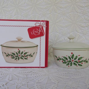 Vintage Lenox, Holiday Pattern, 32 Oz. Christmas, Red Bows & Holly Leaves, Round Covered Casserole, New in Original Box, Excellent Condition