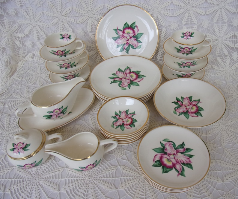 FREE SHIPPING Excellent Condition Set 36 Pc Modern Orchid Pattern Dinnerware Service for 6 Pagan City Pottery Made USA