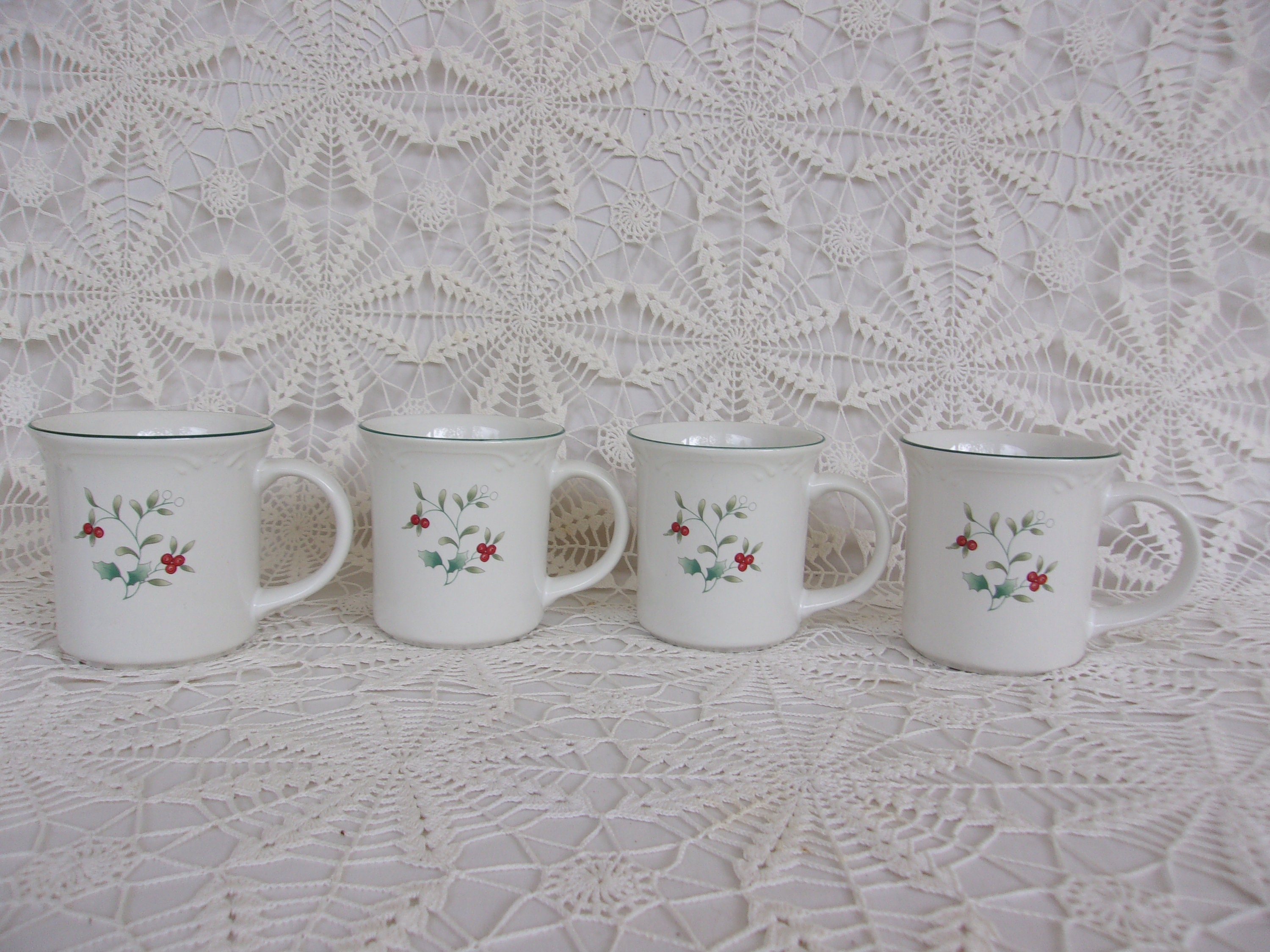 Winterberry Holly Handmade Ceramic Coffee Mug - An Elegant 10 oz Espresso  Cup for Holiday Season – Enjoy Ceramic Art
