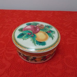 Vintage Christmas Trinket Box, Mikasa, Named Holiday Fruit, Pinecones with Fruit, Holly & Berries on Dish, Excellent Condition