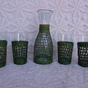 Vintage Bistro Carafe, 4 Glasses, Sea Grass Wrapped, Green Colored, Never Been Used, Excellent Condition