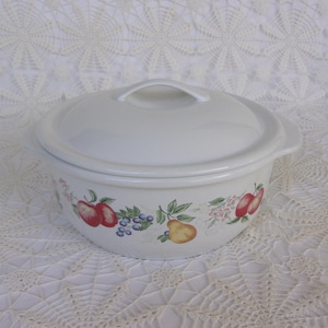 Vintage Corelle Ware, Pattern Abundance, Features Different Kind of Fruit, Casserole Dish Stoneware, Lid Ceramic, 1990s, Excellent Condition