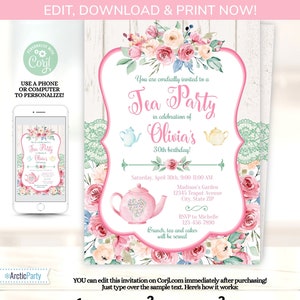 Pu&ograve; includere: Un invito floreale per un tea party con accenti rosa e bianchi. L'invito include il testo "Tea Party" e "Olivia's 30th birthday!" Uno smartphone mostra un invito simile. Il testo "EDIT, DOWNLOAD & PRINT NOW!" &egrave; in alto.