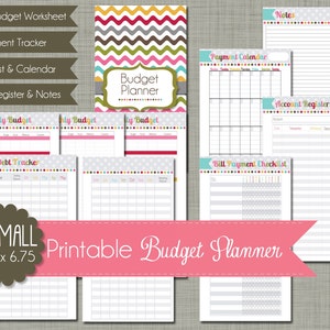 Puede incluir: Planificador de presupuesto imprimible en un patrón de chevron colorido. El planificador incluye páginas para el presupuesto mensual, el seguimiento de la deuda, la lista de verificación de facturas, el calendario de pagos, el registro de cuentas y las notas. El planificador mide 9,5 cm por 17,1 cm.